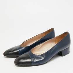 مملوكة مسبقًا Chanel CC Cap Toe  Size 37.5 Navy Blue Leather Block Heel Pumps