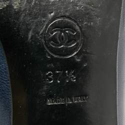 مملوكة مسبقًا Chanel CC Cap Toe  Size 37.5 Navy Blue Leather Block Heel Pumps