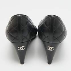 مملوكة مسبقًا حذاء كعب عالي شانيل جلد ن وبوك أسود/بيج مقدمة مغطاة مقاس 37.5