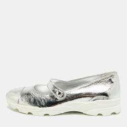 مملوكة مسبقًا Chanel Size 38.5 Silver Leather Mary Jane Sneakers