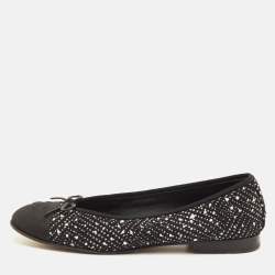 مملوكة مسبقًا Chanel CC Size 38.5 Black Fabric and Tweed Bow Cap Toe Ballet Flats