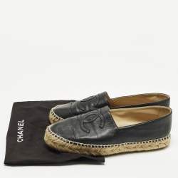 Pre Owned حذاء فلات شانيل سي سي جلد لامع وتويد غطاء مقدمة أسود مقاس 38