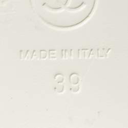 Pre Owned صندل سلايد شانيل جلد أزرق كحلي بسلسلة سي سي مقاس 37