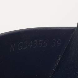 مملوكة مسبقًا صندل مسبح مطاطي شانييل سي سي أزرق كحلي مقاس 39