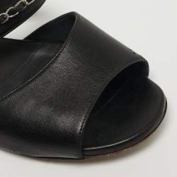 Pre Owned شبشب شانيل جلد أسود تفاصيل سلسلة مسطح مقاس 39