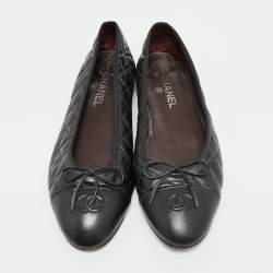 مملوكة مسبقًا Chanel CC Size 42 Black Quilted Leather Bow Cap Toe Ballet Flats