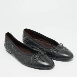مملوكة مسبقًا Chanel CC Size 42 Black Quilted Leather Bow Cap Toe Ballet Flats