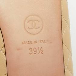 Pre Owned حذاء باليرينا فلات شانيل جلد مبطن بيج/أسود مقدمة مزينة شعار الماركة سي سي وفيونكة مقاس 39.5