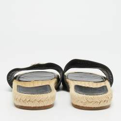 Pre Owned صندل سلايد شانيل سي سي جلد أسود لامع بالشعار مقاس 40