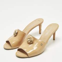 Pre Owned Chanel Camelia Size 42 Beige Patent Leather Slide Sandals