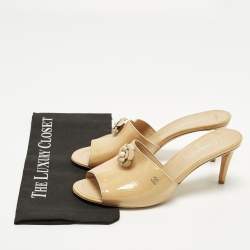 Pre Owned Chanel Camelia Size 42 Beige Patent Leather Slide Sandals