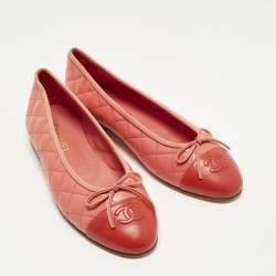 Pre Owned حذاء باليرينا فلات شانيل جلد مبطن وردي/أحمر غطاء مقدمة سي سي بفيوكة مقاس 40