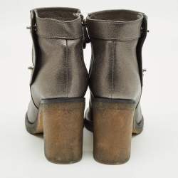 مملوكة مسبقًا حذاء بوت كاحل شانيل مقدمة سي سي جلد أسود مقاس 38