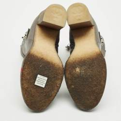 مملوكة مسبقًا حذاء بوت كاحل شانيل مقدمة سي سي جلد أسود مقاس 38