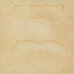 مملوكة مسبقًا حذاء بوت كاحل شانيل مقدمة سي سي جلد أسود مقاس 38