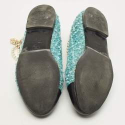 مملوكة مسبقًا حذاء فلات شانيل جلد أزرق وتويد سلسلة كاحل مزينة بلآلئ وهمية مقاس 37.5