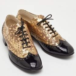 مملوكة مسبقًا Chanel Size 38.5 Metallic Gold/Black Leather and Patent Leather Brogue Lace Up Oxfords
