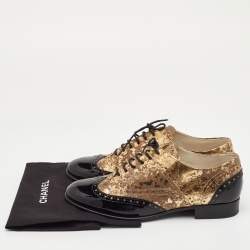 مملوكة مسبقًا Chanel Size 38.5 Metallic Gold/Black Leather and Patent Leather Brogue Lace Up Oxfords