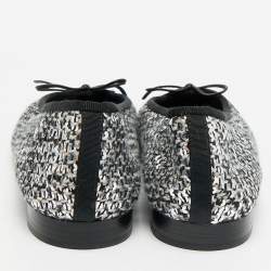 مملوكة مسبقًا حذاء فلات باليه شانيل فيونكة غطاء مقدمة سي سي قماش كانفاس فضي/أسود مقاس 38.5 مع حليات وترتر وتويد