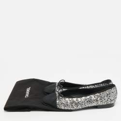 مملوكة مسبقًا حذاء فلات باليه شانيل فيونكة غطاء مقدمة سي سي قماش كانفاس فضي/أسود مقاس 38.5 مع حليات وترتر وتويد