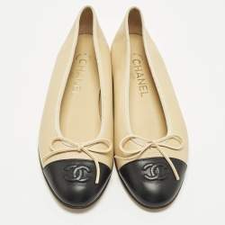 مملوكة مسبقًا Chanel CC Size 36.5 Beige/Black Leather Ballet Flats