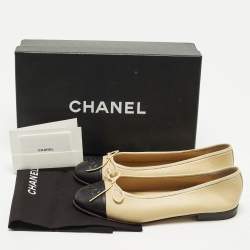 مملوكة مسبقًا Chanel CC Size 36.5 Beige/Black Leather Ballet Flats