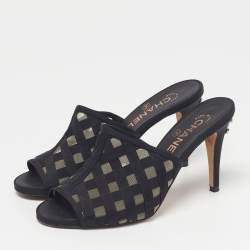 مملوكة مسبقًا Chanel CC Size 37 Black Canvas and Grosgrain Mules