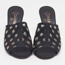 مملوكة مسبقًا Chanel CC Size 37 Black Canvas and Grosgrain Mules