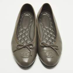 Pre Owned Chanel CC Size 39 Grey Leather Bow Ballet Flats