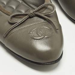 Pre Owned Chanel CC Size 39 Grey Leather Bow Ballet Flats