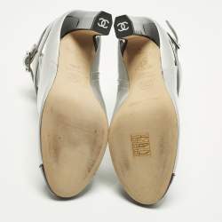 Pre Owned حذاء بوت كاحل شانيل CC جلد أسود وبرّاق مقاس 40.5