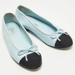 مملوكة مسبقًا Chanel CC Size 37 Light Blue/Black Fabric and Leather Bow Cap Toe Ballet Flats