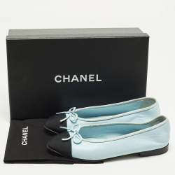 مملوكة مسبقًا Chanel CC Size 37 Light Blue/Black Fabric and Leather Bow Cap Toe Ballet Flats