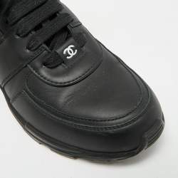 Pre Owned حذاء رياضي شانيل سي سي جلد أبيض/أسود برباط شعار مقاس 35