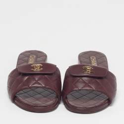 Pre Owned صندل شانيل مسطح جلد مبطن بلون برغندي قفل تويست مقاس 37.5