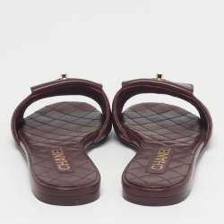 Pre Owned صندل شانيل مسطح جلد مبطن بلون برغندي قفل تويست مقاس 37.5