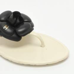 مملوكة مسبقًا Chanel CC Camellia Size 39 White/Black Rubber And Leather Thong Flats 