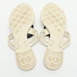 مملوكة مسبقًا Chanel CC Camellia Size 39 White/Black Rubber And Leather Thong Flats 