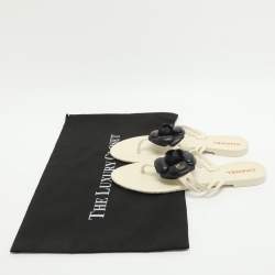 مملوكة مسبقًا Chanel CC Camellia Size 39 White/Black Rubber And Leather Thong Flats 