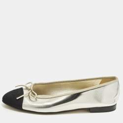 Pre Owned حذاء باليه شانيل فلات CC كانفس فضي/أسود مقاس 40.5 جلد بفراشة