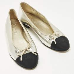 Pre Owned حذاء باليه شانيل فلات CC كانفس فضي/أسود مقاس 40.5 جلد بفراشة