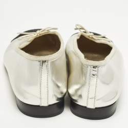 Pre Owned حذاء باليه شانيل فلات CC كانفس فضي/أسود مقاس 40.5 جلد بفراشة