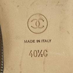 Pre Owned حذاء باليه شانيل فلات CC كانفس فضي/أسود مقاس 40.5 جلد بفراشة