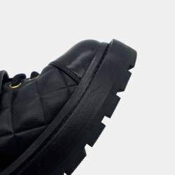 Pre Owned بوت قصير شانيل CC شعار جلد أسود مقاس 35