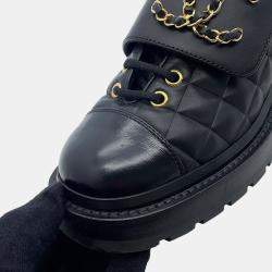 Pre Owned بوت قصير شانيل CC شعار جلد أسود مقاس 35
