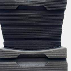 Pre Owned بوت قصير شانيل CC شعار جلد أسود مقاس 35