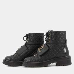 Pre Owned بوت قصير شانيل CC شعار جلد أسود مقاس 35