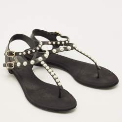 Pre Owned Chanel  Size 40.5 Black Leather CC Pearl Embellished Flat Thong Sandals