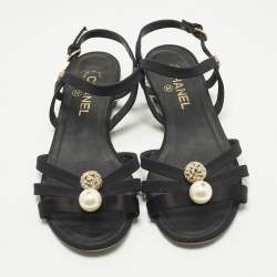 Pre Owned صندل مفتوح الكعب بالكريستال مزين ساتان أسود مقاس 39.5 شانييل