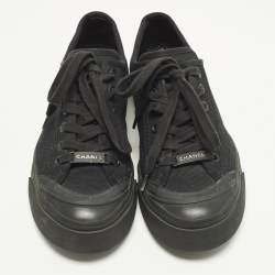 Pre Owned حذاء رياضي شانيل كنفس أسود بعنق منخفض مقاس 37